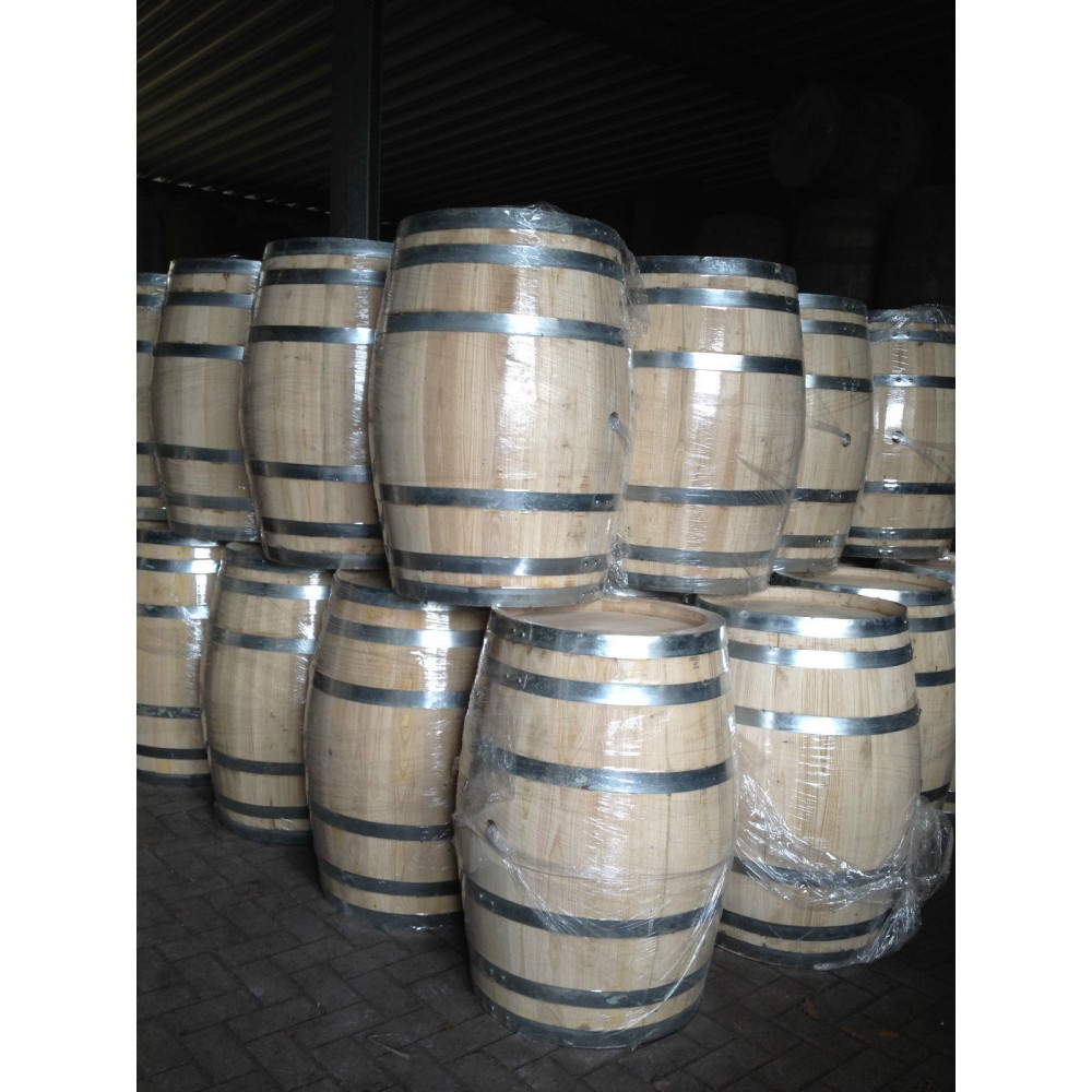 100 l Barrel in chestnut tree 